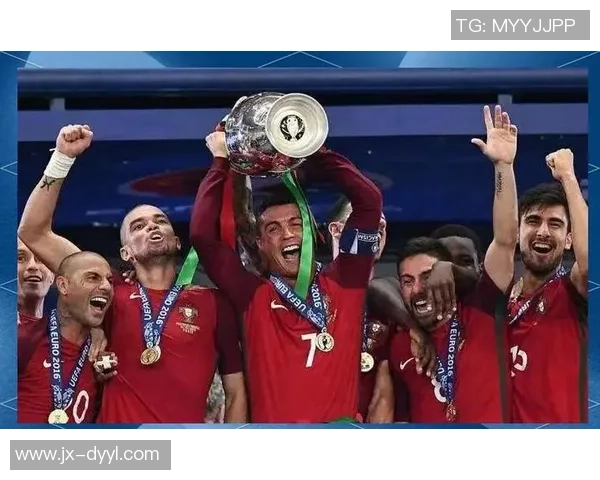 绿茵岁月辉映荣耀时刻足球巨星奋战瞬间纪实写真